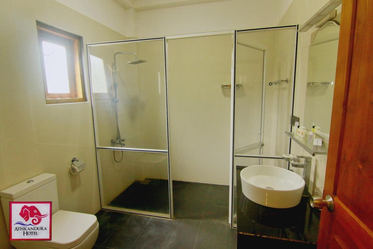 Bathroom 3, Athkandura Hotel, Palugaswewa