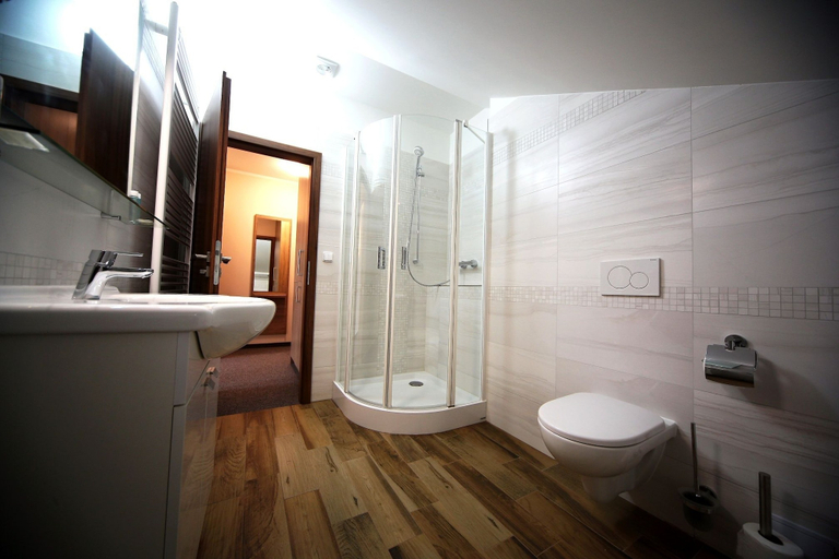 Bathroom 3, Statek 1738, Mělník