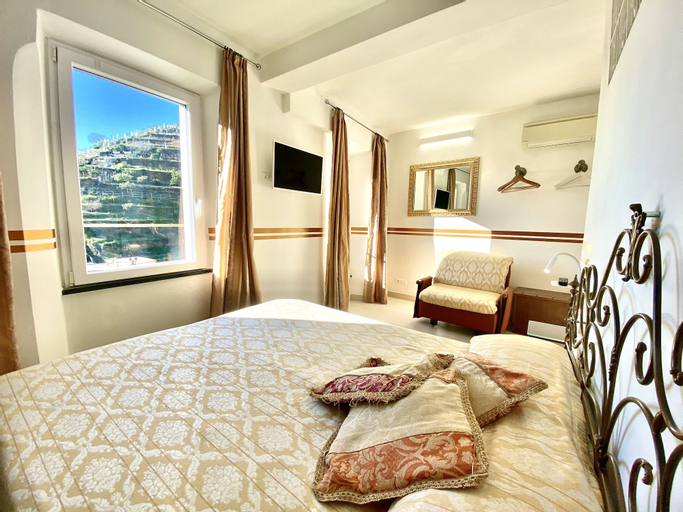Bedroom 12
