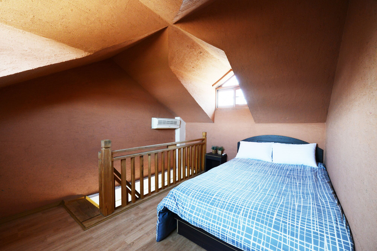 Bedroom 2, Sea Story, Taean
