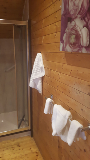 Bathroom 3, Keernaun House B&B