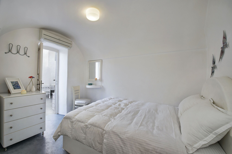 Bedroom 3, Pyrgos 3-bed Villa, Sleeps 8, With Pool and Aircon, South Aegean