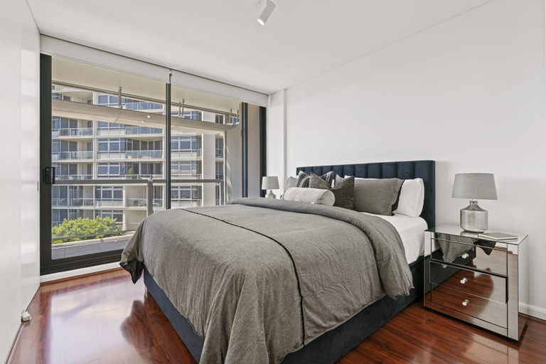 Bedroom 3, Luxury CBD Apartment with Darling Harbour Views, Sydney