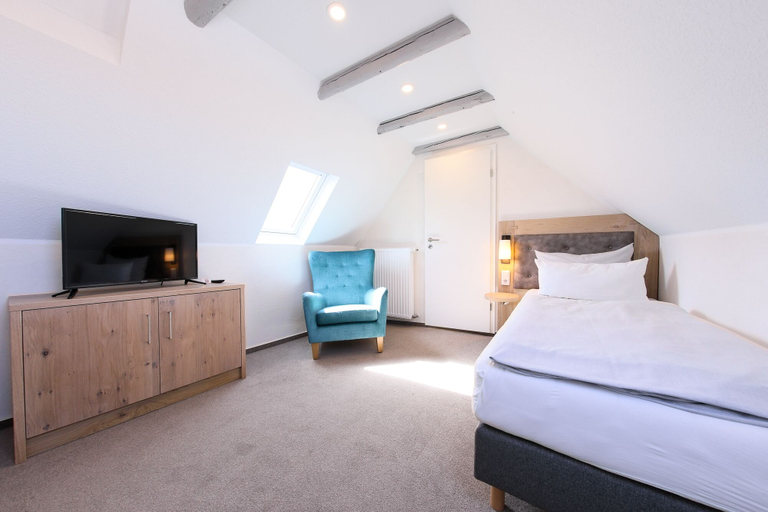 Bedroom 3, 247 selfcheckin Schmiedestrasse, Leer