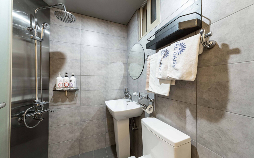 Bathroom 3, Sinchon Localfriends Hotel, Seodaemun