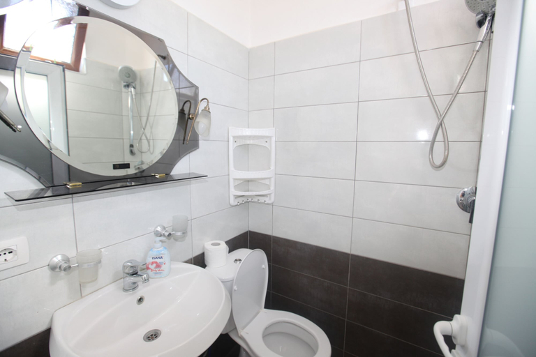 Bathroom 3, Villa Oden, Sarandës
