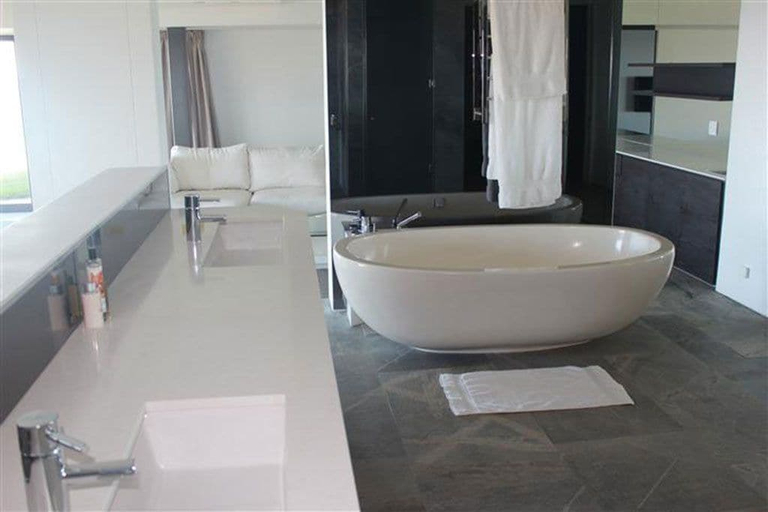 Bathroom, 3 The Cove, Eden