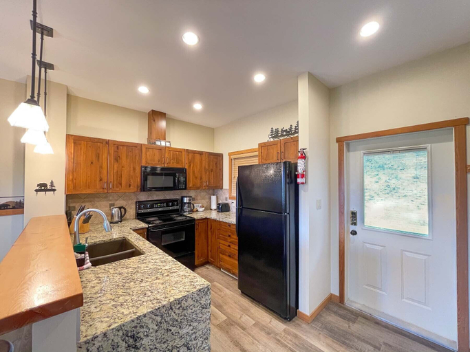 Others 5, Whispering Pines, Columbia-Shuswap