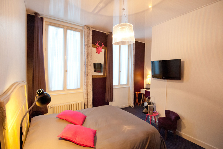 Bedroom 5, La Résidence le Prieuré, Somme