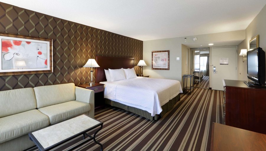 Bedroom 3, Hampton Inn Boston Natick, Middlesex