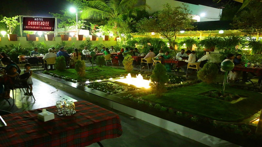 Food & Drinks 5, Dhanashree Hospitality - Bar,Restaurant & Lodging, Solapur