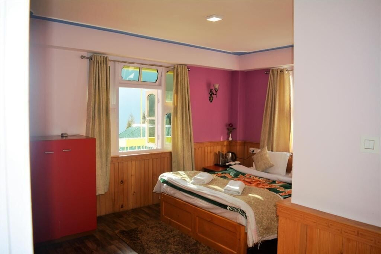 Bedroom 1, Rufina Lachung De'Crown, North Sikkim