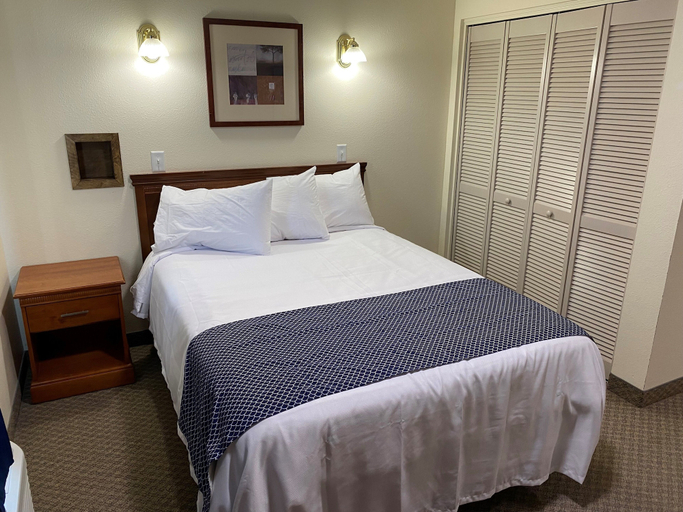 Bedroom 5, Red Rock Lodge, Custer