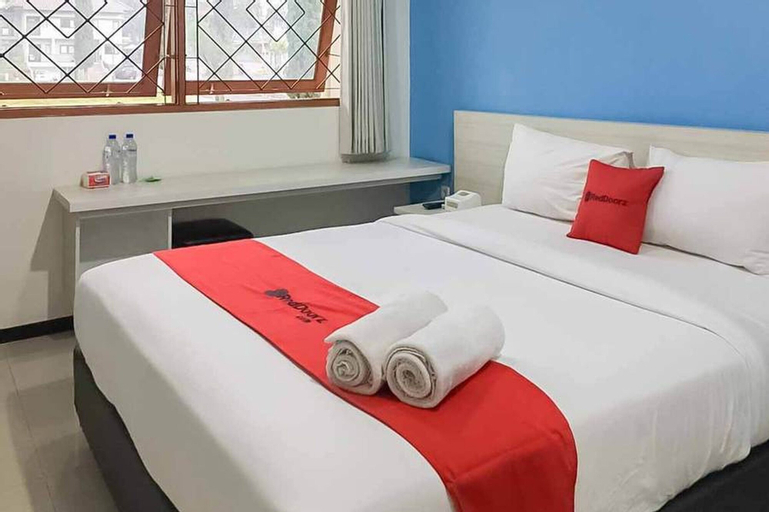 Bedroom 1, RedDoorz Plus @ Panorama Villas Batu, Malang