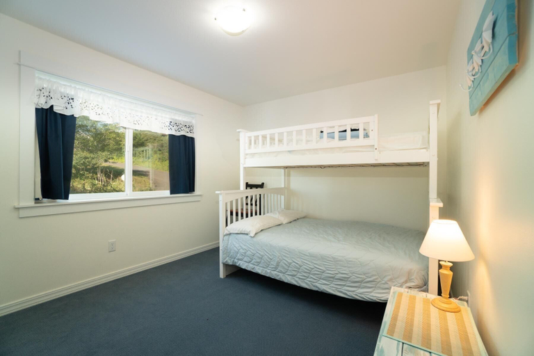 Bedroom 3, The Lighthouse, Tillamook