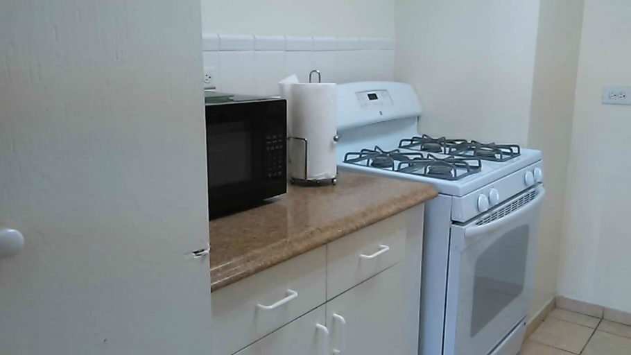 Others 5, Renovated one bedroom 2 min to the beach, Honolulu