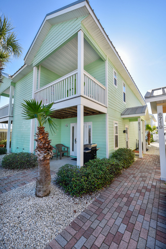 Exterior & Views 1, Beach Bungalow by Book That Condo, Bay