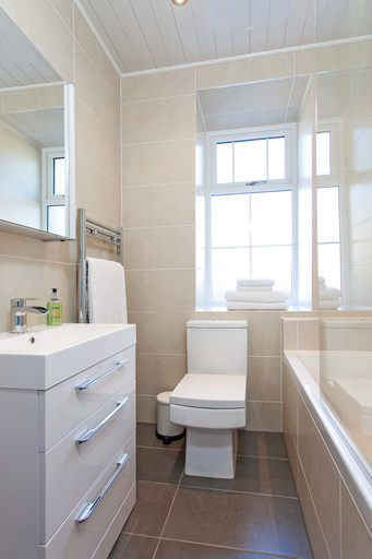 Bathroom 3, The Old Manse House - Apartment, South Ayrshire