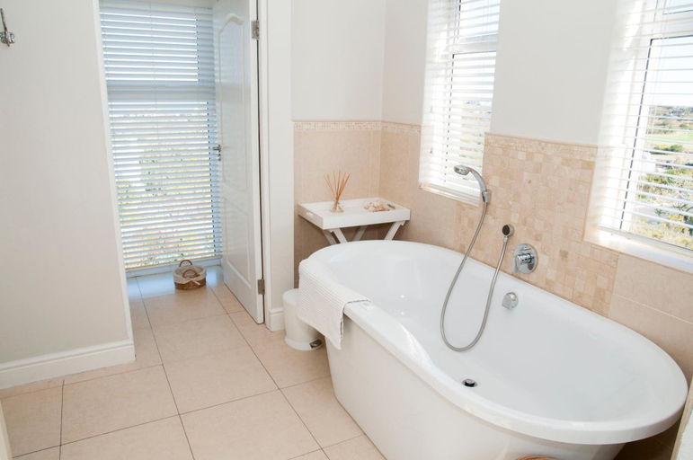 Bathroom, 9 Sheerline, Eden