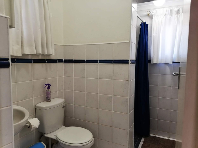Bathroom, Boathouse Bed and Biscuit - Cabin, Ugu