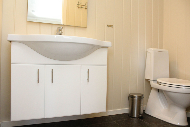 Bathroom 3, Oldevatn Camping, Stryn