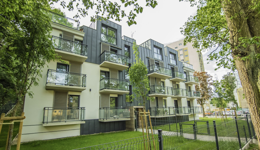 Exterior & Views