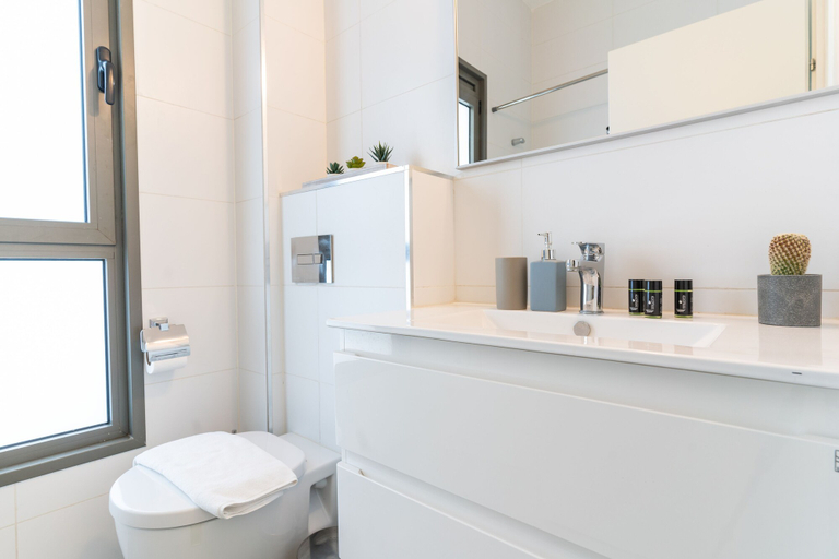 Bathroom 3, Splendid Achziv Garden Apartment