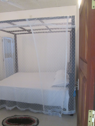 Room 4, Dhanushka Guest House, Weligama