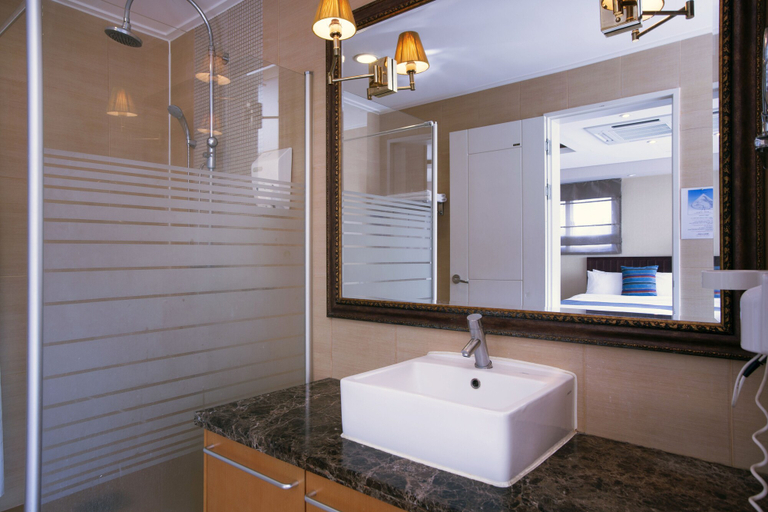 Bathroom 3, Ritz Plaza Hotel, Gunsan