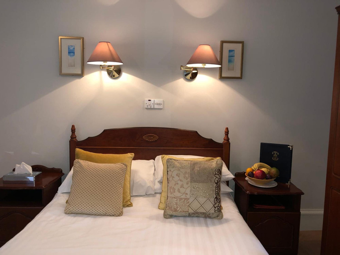 Bedroom 2, Tully's Hotel