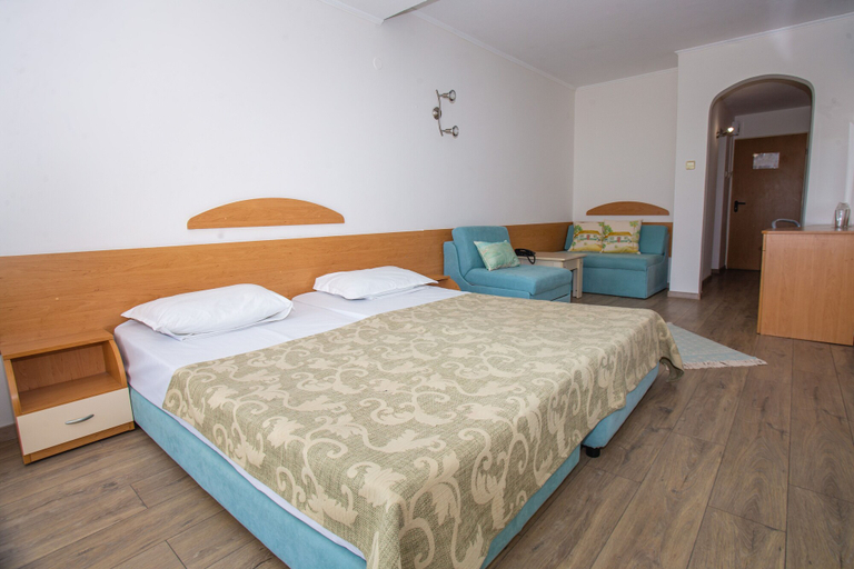 Bedroom 2, Hotel Amfibia Beach, Nesebar