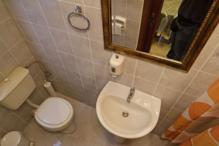 Bathroom 4, Minos Pension, South Aegean