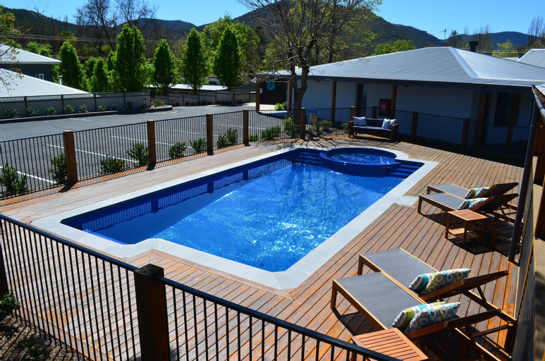Bright Colonial Motel, Alpine - East