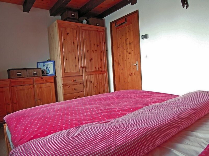 Bedroom 3, Minerva Antares, Raron