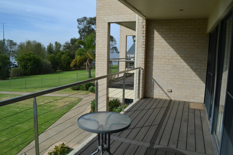 Others 5, Elsinor Townhouse 8 Mulwala, Corowa