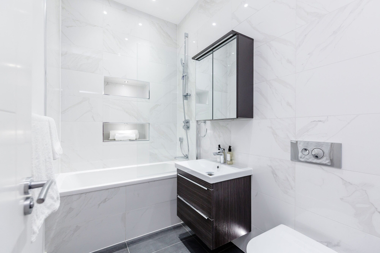 Bathroom 5, Stylish 2bed 2bath in Notting Hill, London