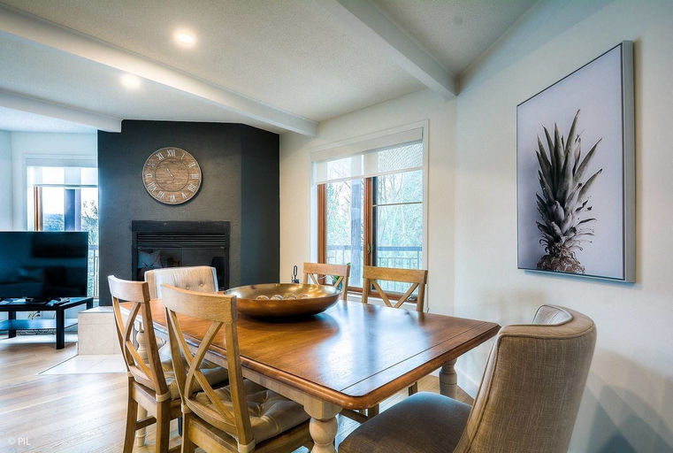 Private kitchen 3, Huge 3 Bedroom Condo with a View, Les Laurentides