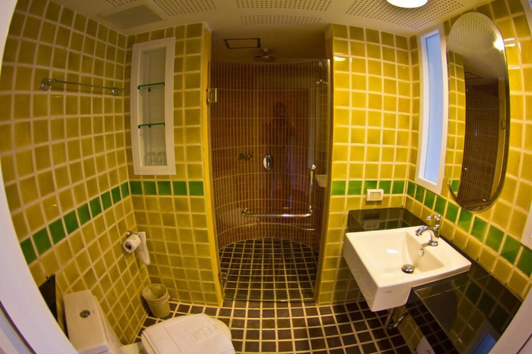 Bathroom 5, Coasta Bangsaen, Muang Chon Buri