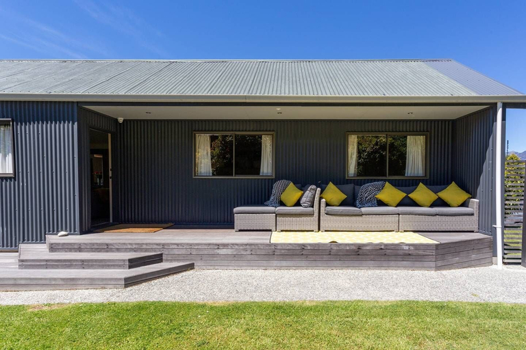Exterior & Views 2, Distinctive Mountain View Spacious Home, Queenstown-Lakes