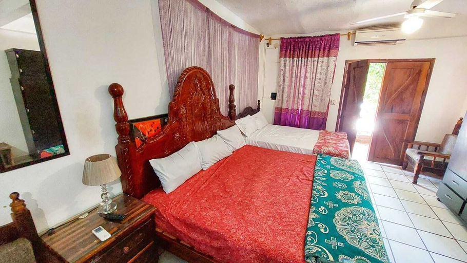 Bedroom 3, bungalows mirna manzanillo, Manzanillo