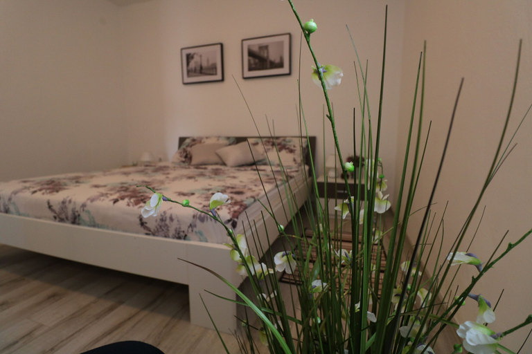 Bedroom 2, Stunning Apartment for 7 Close to Several Beaches, Nin