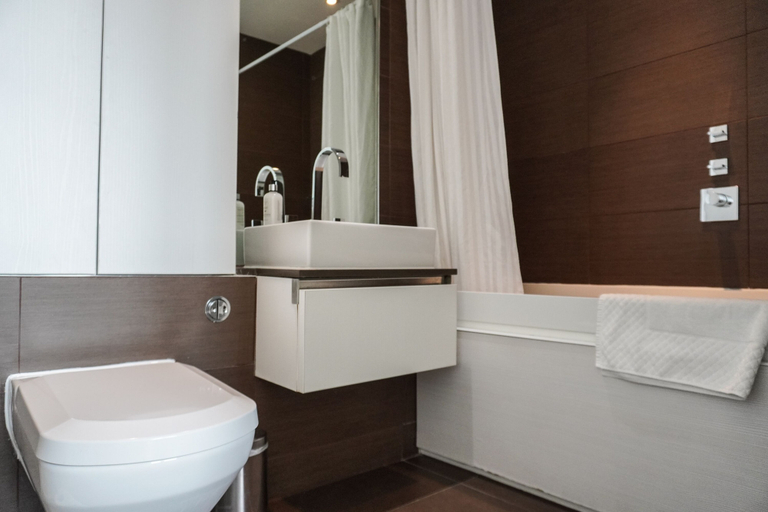 Bathroom 3, GWQ Luxe, Portsmouth