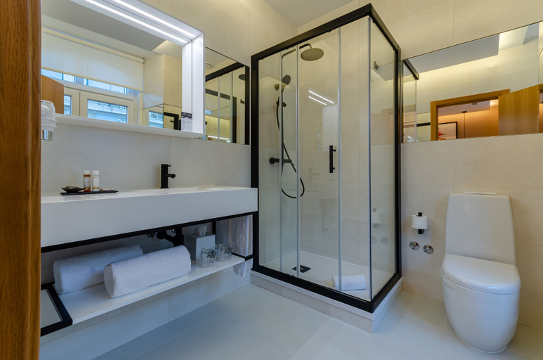 Bathroom 3, Rossio Plaza Hotel, Lisbon