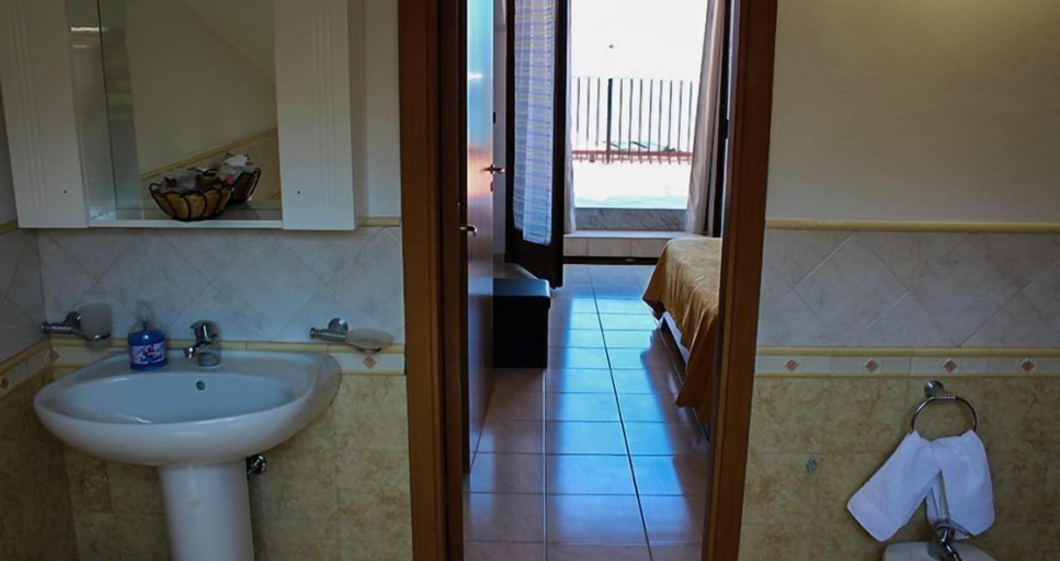 Bathroom 5, Casa Vacanze Due Passi e il Mare, Messina