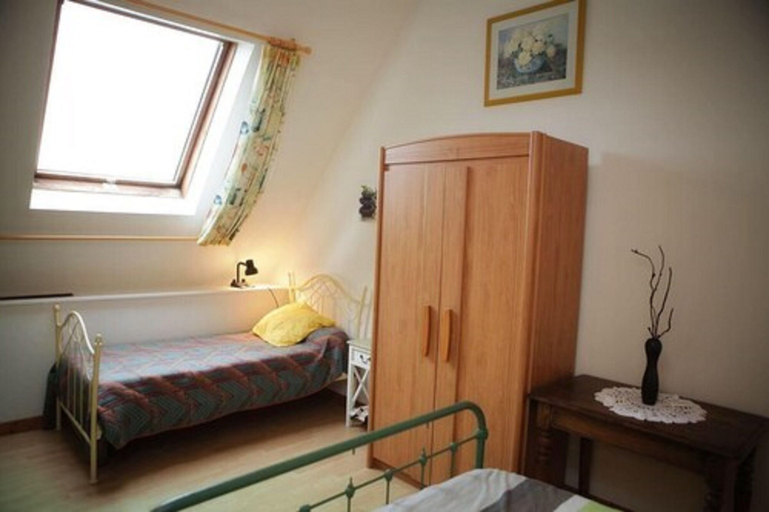 Bedroom 4, Chambres d'Hotes La Ferme de Bizoin, Côtes-d'Armor