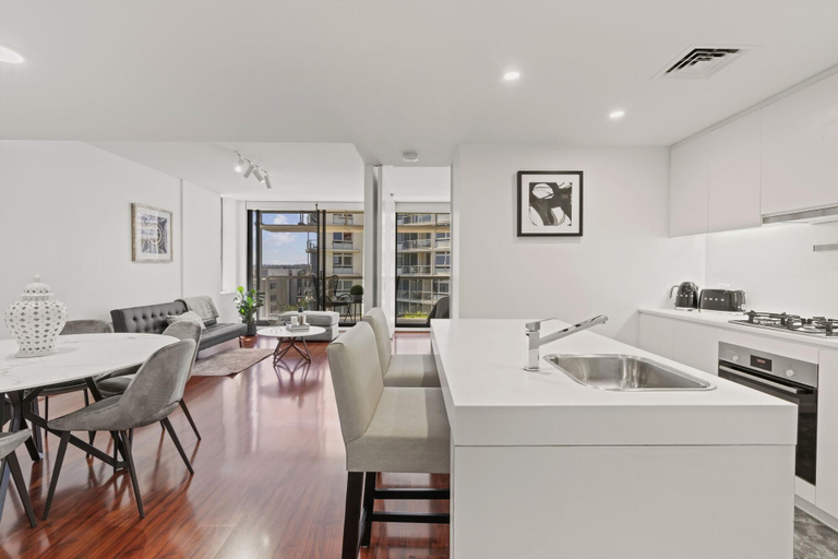 Others 5, Luxury CBD Apartment with Darling Harbour Views, Sydney