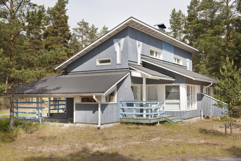 Exterior & Views