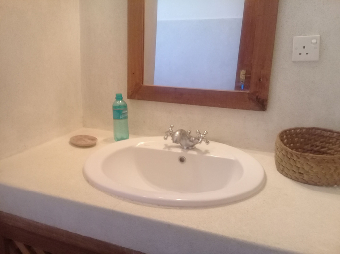 Bathroom 4, Lion Villa, Malindi