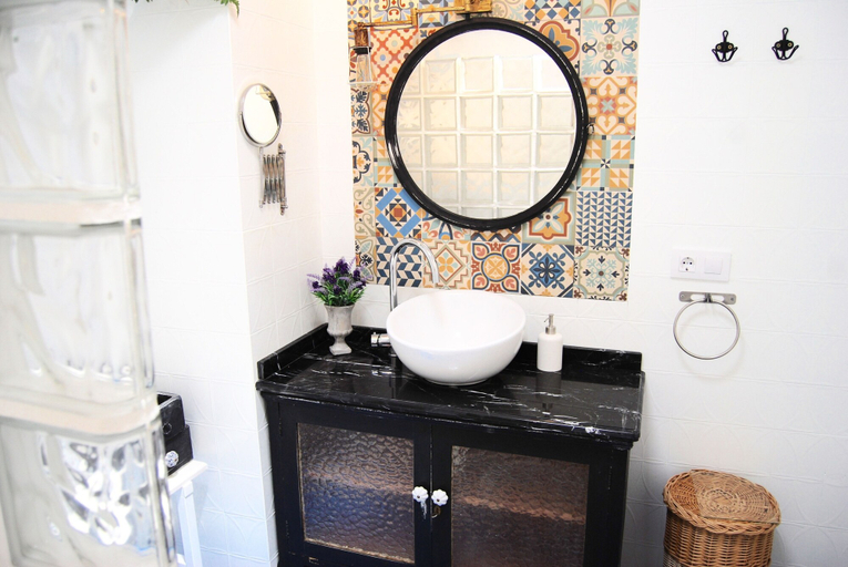 Bathroom, El patio del limonero, Sevilla