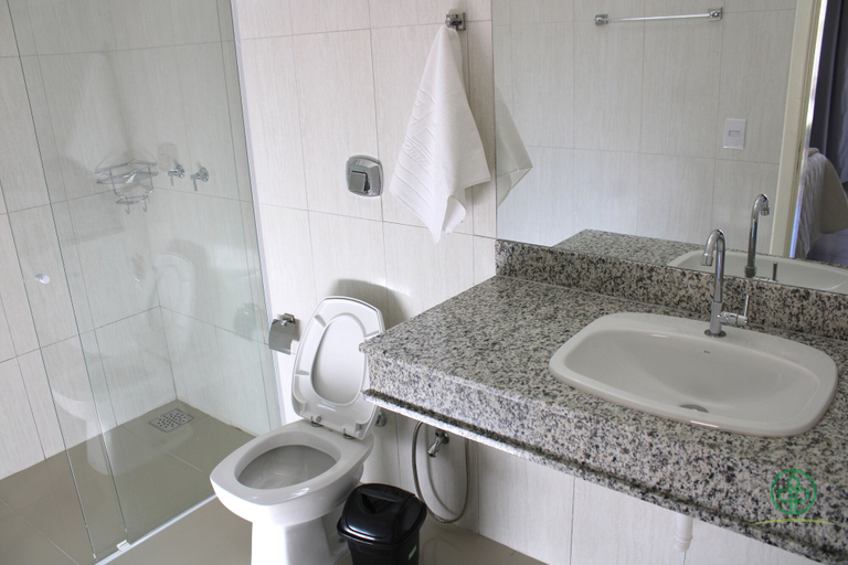 Bathroom, Pissin Plaza Pousada e Hotel, Marília